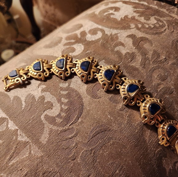 Guy Laroche Paris signed beautiful gold bracelet..Vintage! - Picture 5 of 8